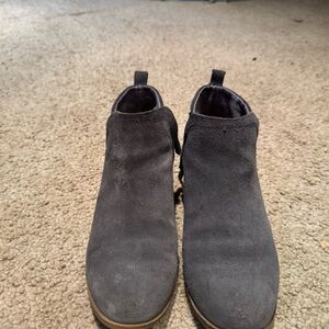 Tom’s gray suede dress boots